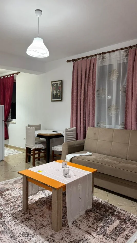 Tirane, jepet me qera apartament 1+1+Ballkon Kati 7, 65 m² 400 € (Kompleksi Fratari, Astir, Tiranë)