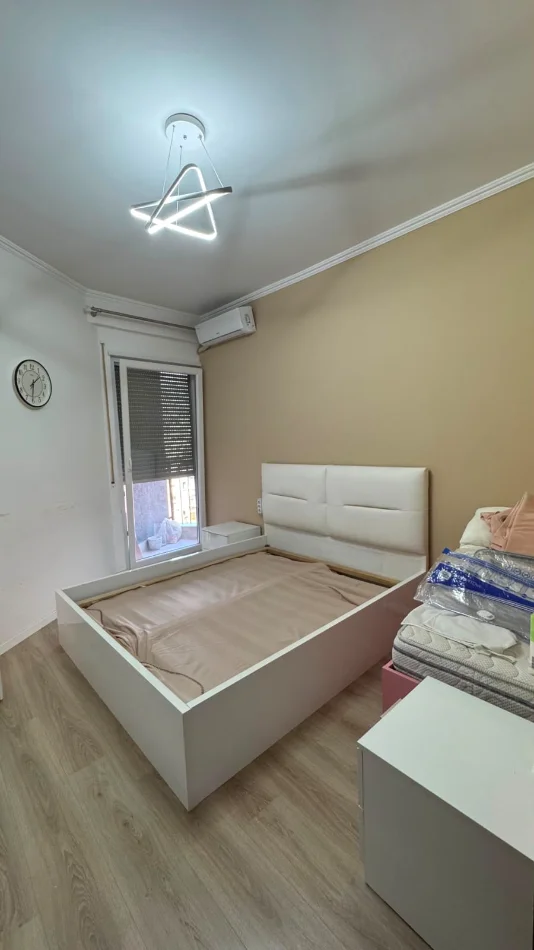 Tirane, jepet me qera apartament 2+1 Kati 6,Mobiluar, Ashensor, Çmimi 60.000 Lekë të Reja, (Brryl, Përball Maternitetit të Ri, Tiranë)