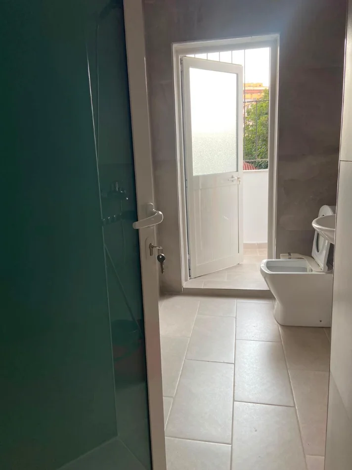 Tirane, jepet me qera Apartament 1+1 Kati 2, 65 m²,Mobiluar, 650 € (Pas UFO-së, Bulevardi Zogu i Parë, Tiranë)
