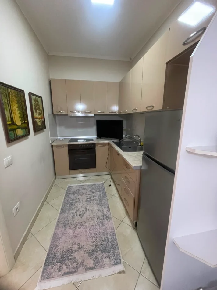 Tirane, jepet me qera apartament 1+1+Ballkon Kati 3, 68 m² 650 € (Bulevardi Zogu Parë, Pas FSHN-së, Tiranë)