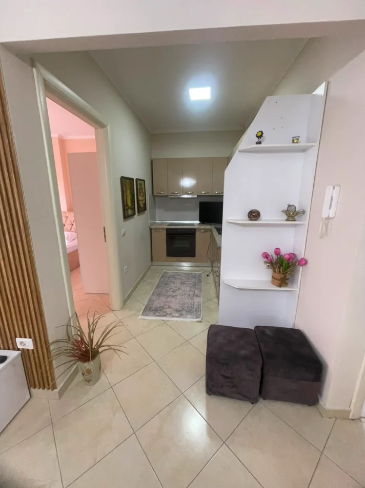 Tirane, jepet me qera apartament 1+1+Ballkon Kati 3, 68 m² 650 € (Bulevardi Zogu Parë, Pas FSHN-së, Tiranë)