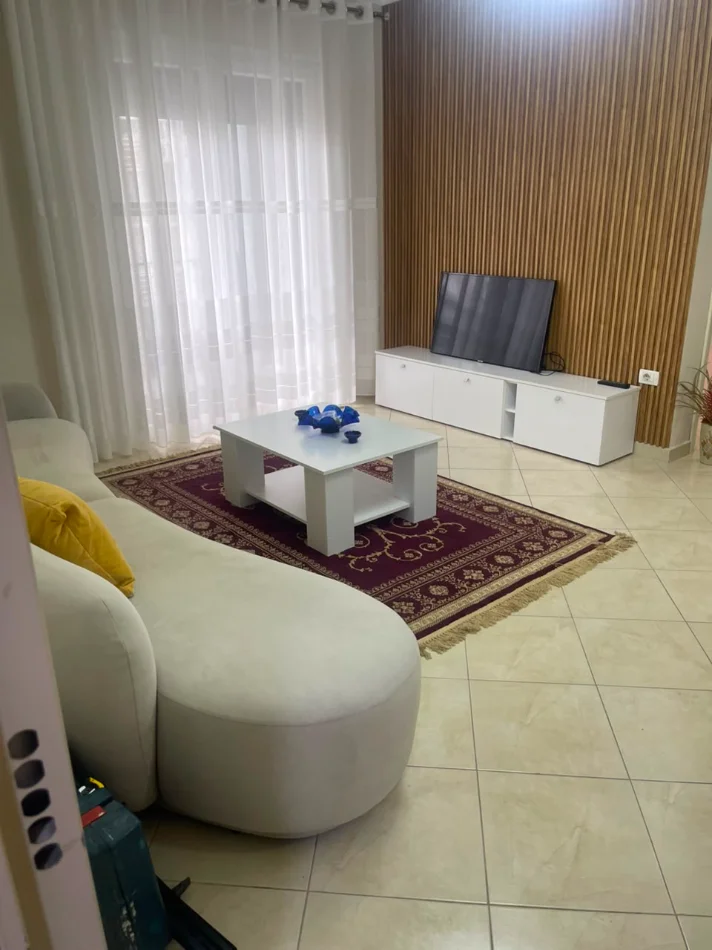 Tirane, jepet me qera apartament 1+1+Ballkon Kati 3, 68 m² 650 € (Bulevardi Zogu Parë, Pas FSHN-së, Tiranë)