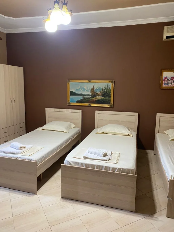 Tirane, jepet me qera shtepi 1+1 Kati 1, 70 m² 540 € (Rruga e Dibrës)