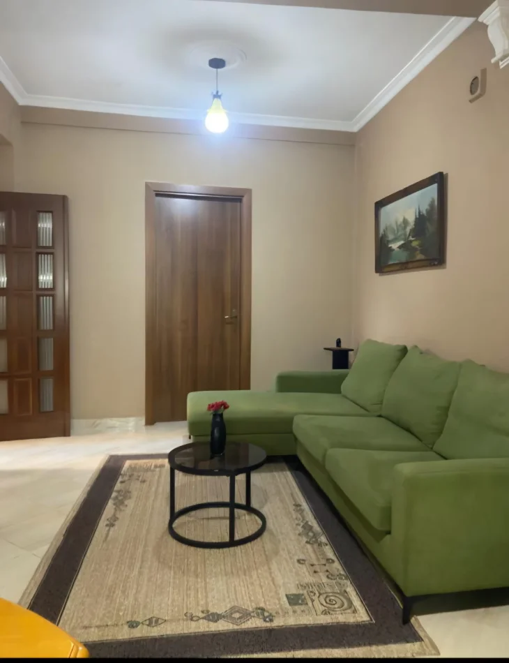 Tirane, jepet me qera shtepi 1+1 Kati 1, 70 m² 540 € (Rruga e Dibrës)