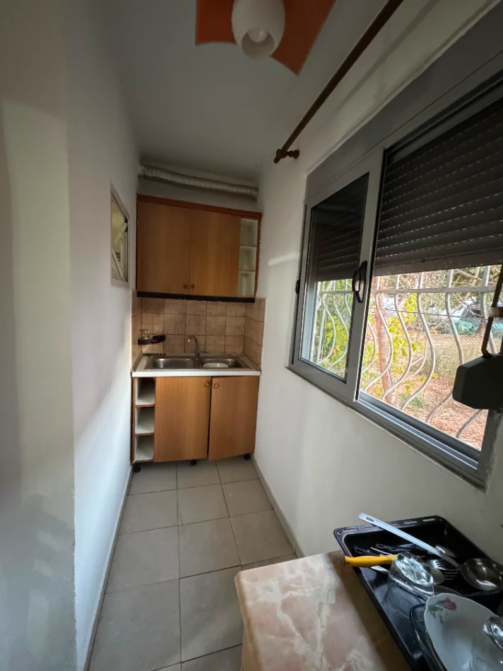 Tirane, jepet me qera apartament 1+1+Ballkon Kati 1, 55 m² 400 € (Pallati me Shigjeta)