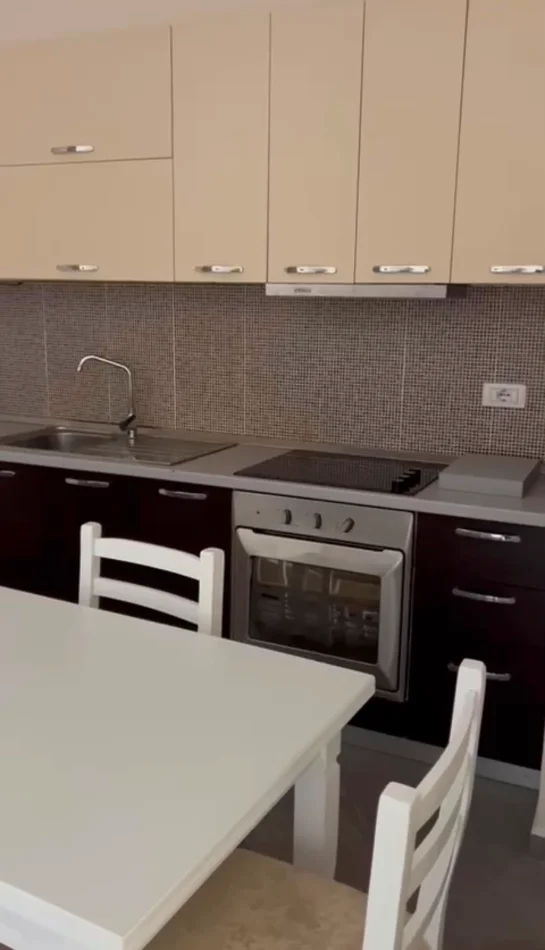 Tirane, jepet me qera apartament 1+1+Ballkon Kati 5, 77 m² 480 € (Kopshti Botanik)