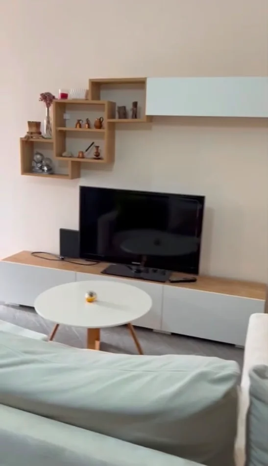 Tirane, jepet me qera apartament 1+1+Ballkon Kati 5, 77 m² 480 € (Kopshti Botanik)