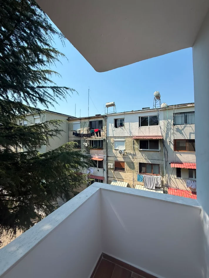 Tirane, shitet apartament duplex 1+1 Kati 4, 53 m² 118.000 € (Rruga Xhanfize Keko)