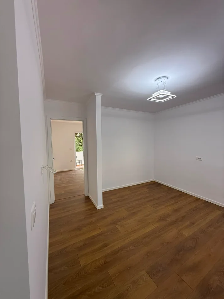 Tirane, shitet apartament duplex 1+1 Kati 4, 53 m² 118.000 € (Rruga Xhanfize Keko)