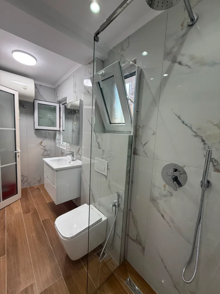 Tirane, shitet apartament duplex 1+1 Kati 4, 53 m² 118.000 € (Rruga Xhanfize Keko)