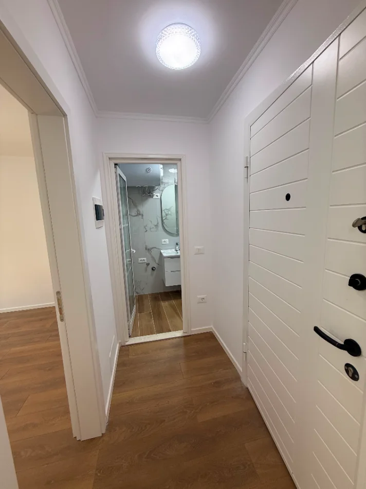 Tirane, shitet apartament 1+1 Kati 4, 95.000 € (Rruga Xhanfize Keko)