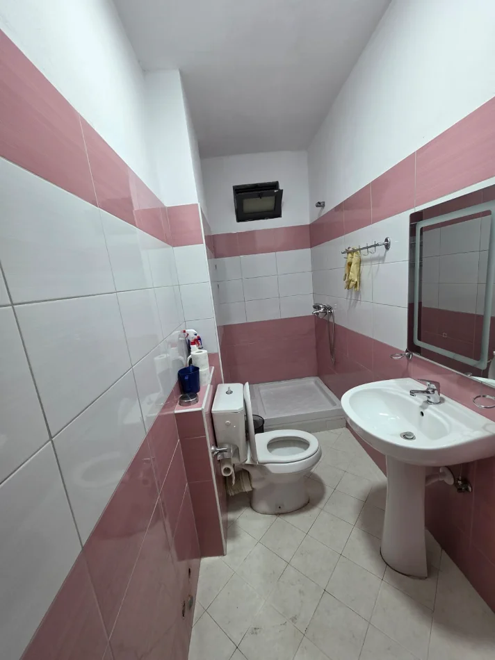 Tirane, jap me qera apartament 1+1+Ballkon Kati 4, 66 m² 540 € (5 Maji)