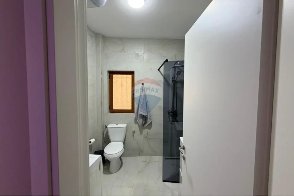Tirane, jepet me qera apartament 2+1 Kati 6, 700 € (Vila golf)
