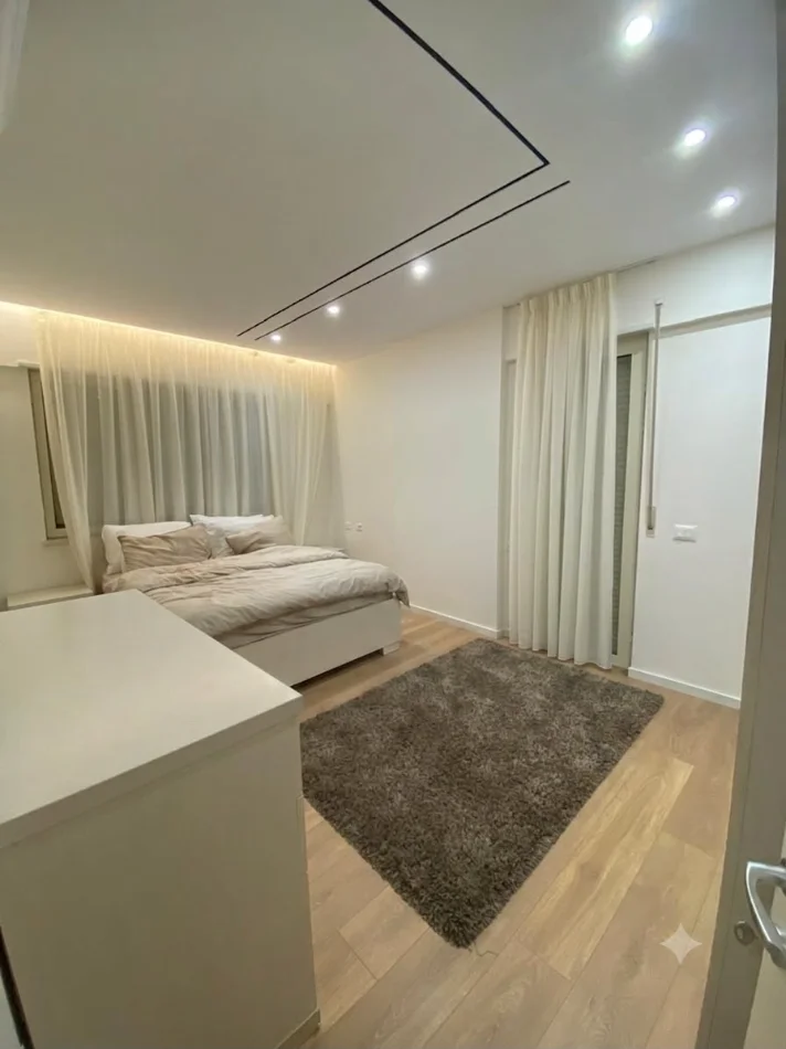 Tirane, jepet me qera apartament 3+1+Ballkon Kati 2, 132 m² 1.100 € 