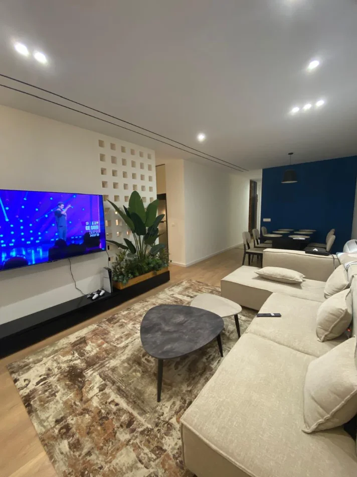 Tirane, jepet me qera apartament 3+1+Ballkon Kati 2, 132 m² 1.100 € 
