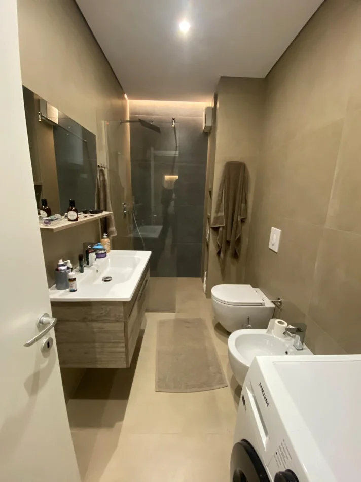 Tirane, jepet me qera apartament 3+1+Ballkon Kati 2, 132 m² 1.100 € 
