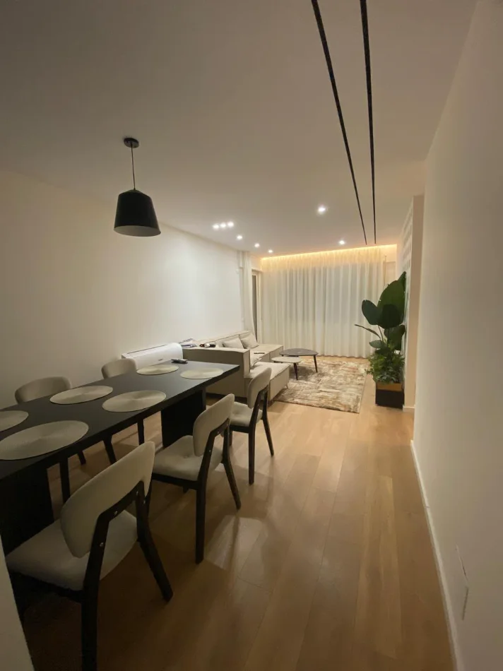 Tirane, jepet me qera apartament 3+1+Ballkon Kati 2, 132 m² 1.100 € 