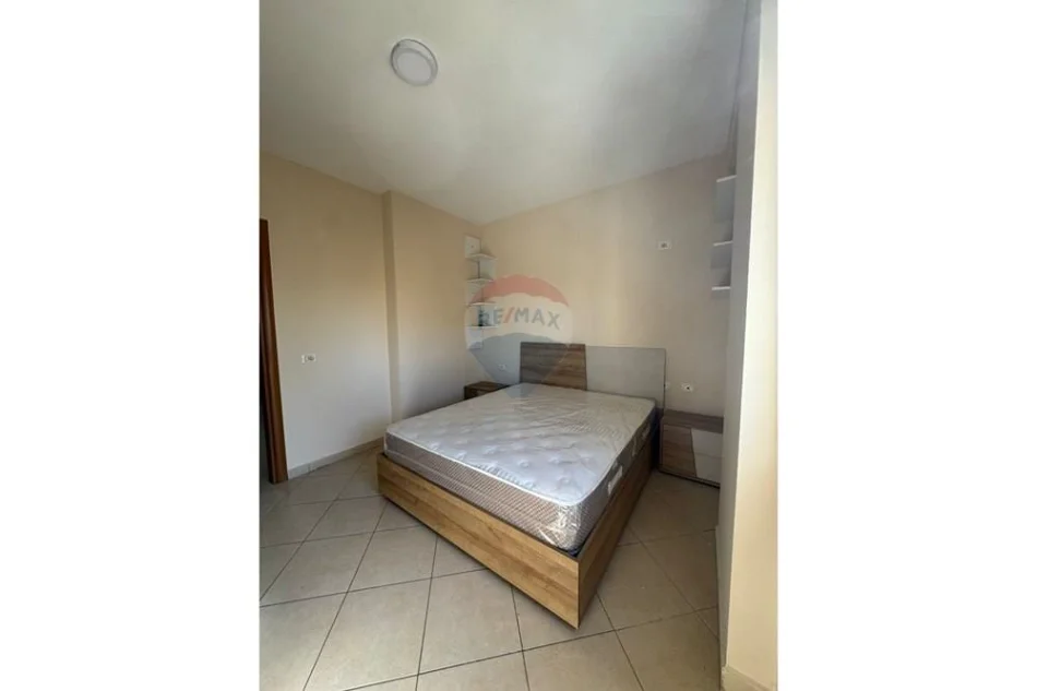 Tirane, jepet me qera apartament 1+1 , 500 € 