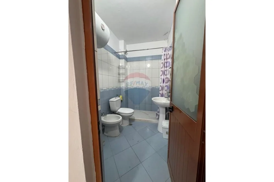 Tirane, jepet me qera apartament 1+1 , 500 € 