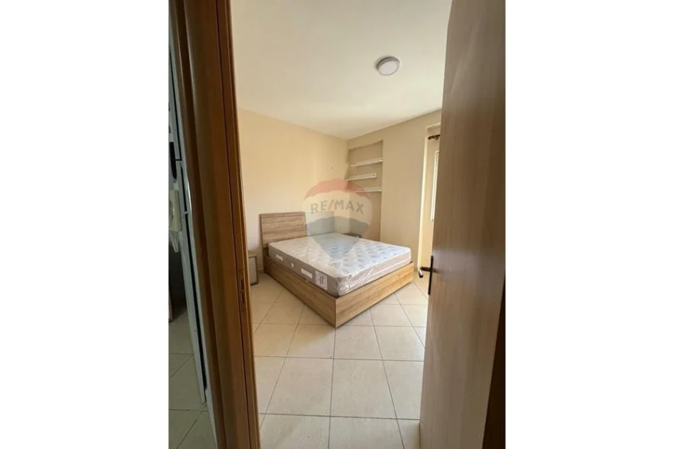 Tirane, jepet me qera apartament 1+1 , 500 € 