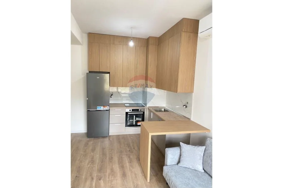 Shqiperi, jepet me qera apartament 1+1+Ballkon , 400 € (Ali demi)