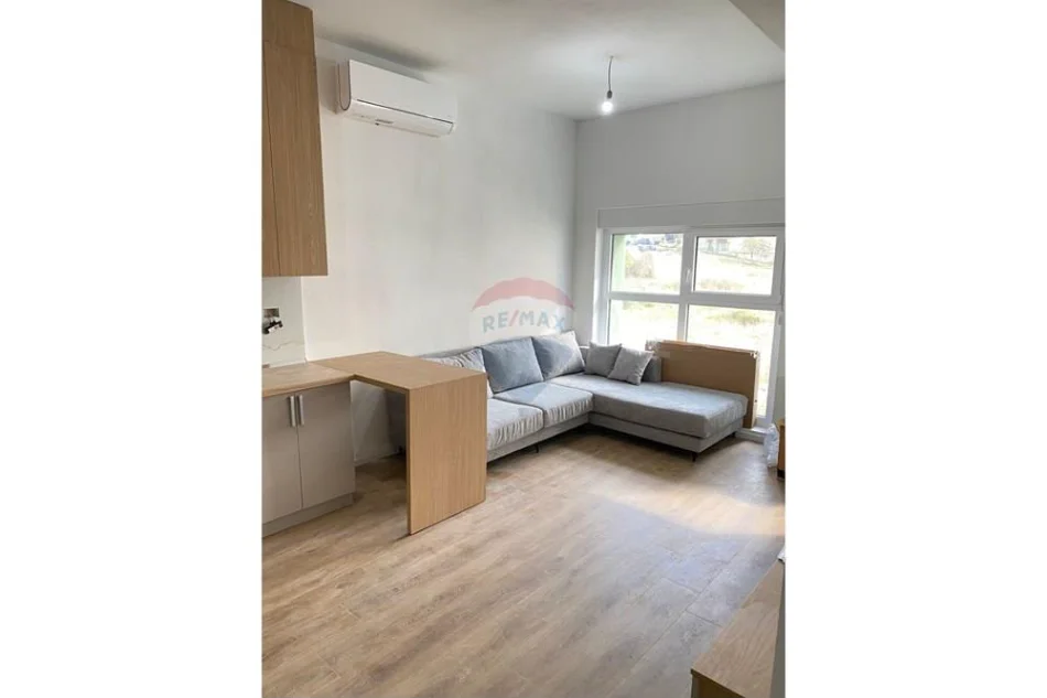 Shqiperi, jepet me qera apartament 1+1+Ballkon , 400 € (Ali demi)