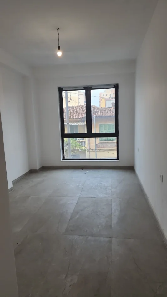 Tirane, jepet me qera zyre Kati 1, 96 m² 1.299 € (Myslym Shyrri)