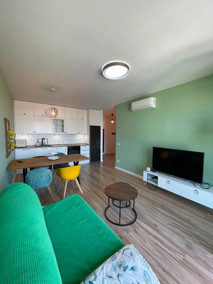 Tirane, jepet me qera apartament 1+1+Ballkon Kati 10, 70 m² 600 € (Fusha e Aviacionit)