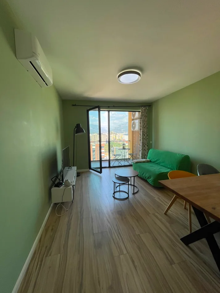 Tirane, jepet me qera apartament 1+1+Ballkon Kati 10, 70 m² 600 € (Fusha e Aviacionit)
