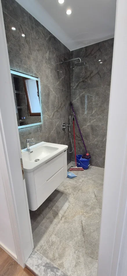 Tirane, shes apartament 1+1+Ballkon Kati 5, 56 m² 143.000 € (Fadil Bodinaku, Vasil Shanto)