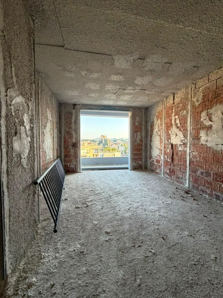 Tirane, shitet apartament 1+1+Ballkon , 79 m² 120.300 € (Ali Demi)