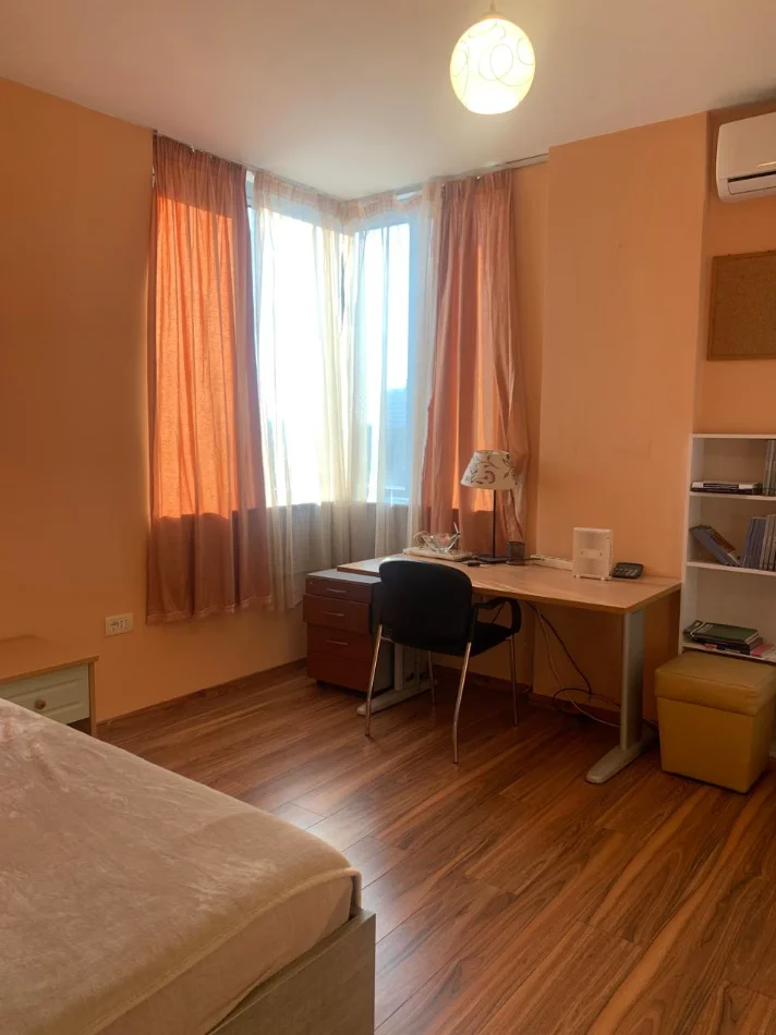 Tirane, jepet me qera apartament 2+1+Ballkon Kati 4, 110 m² 902 € 