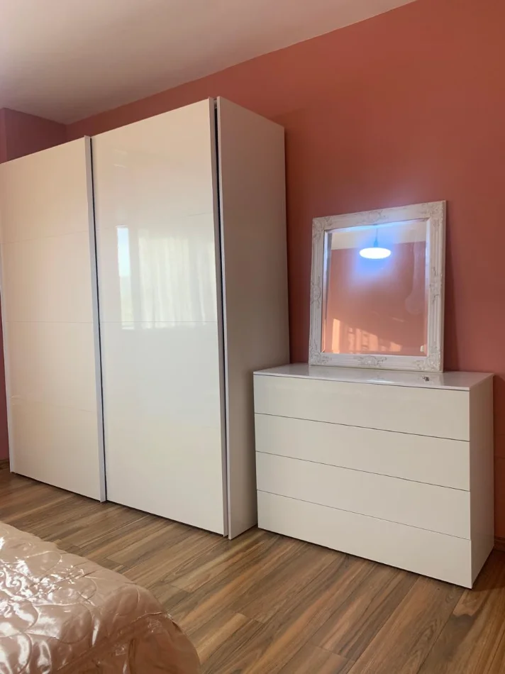 Tirane, jepet me qera apartament 2+1+Ballkon Kati 4, 110 m² 902 € 