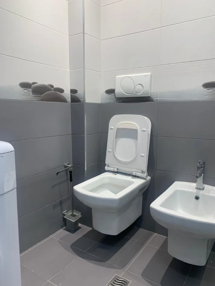 Tirane, jepet me qera apartament 2+1+Ballkon Kati 4, 110 m² 902 € 