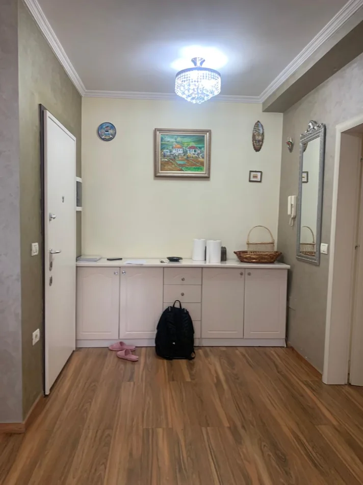 Tirane, jepet me qera apartament 2+1+Ballkon Kati 4, 110 m² 902 € 