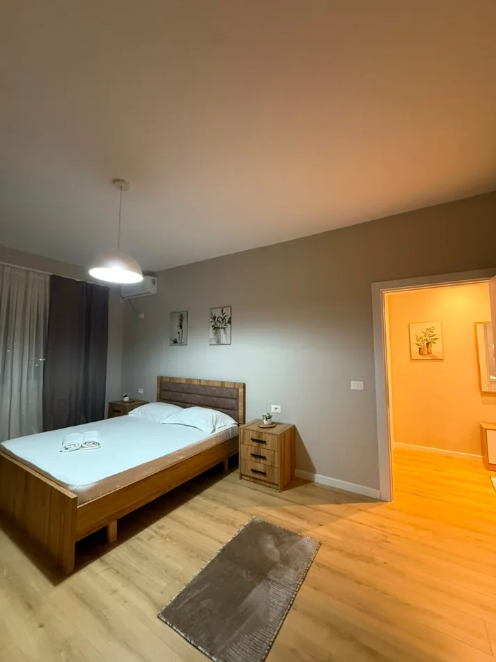 Tirane, jepet me qera apartament 2+1 , 