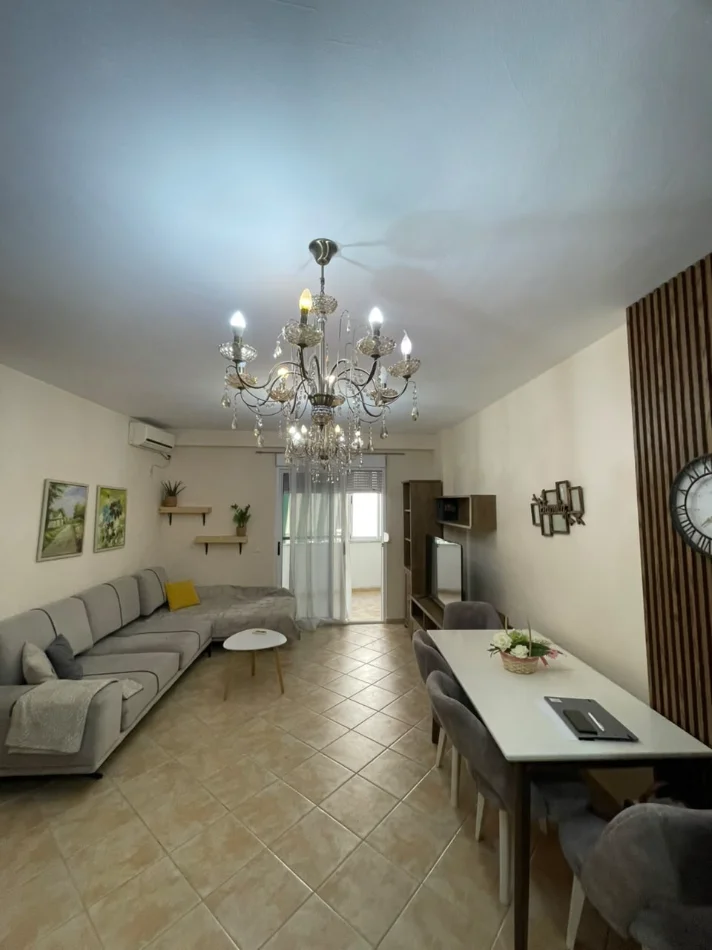 Tirane, jepet me qera apartament 1+1 , 501 € 