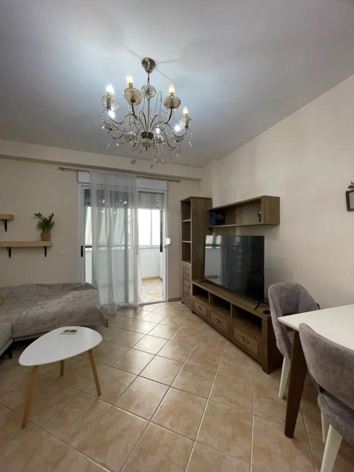 Tirane, jepet me qera apartament 1+1 , 501 € 