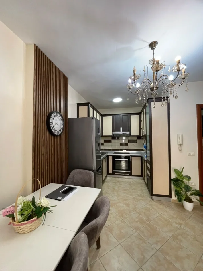 Tirane, jepet me qera apartament 1+1 , 501 € 