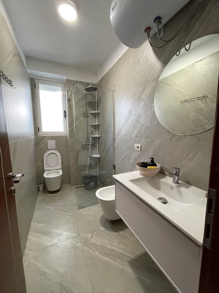 Tirane, jepet me qera apartament 1+1 , 501 € 