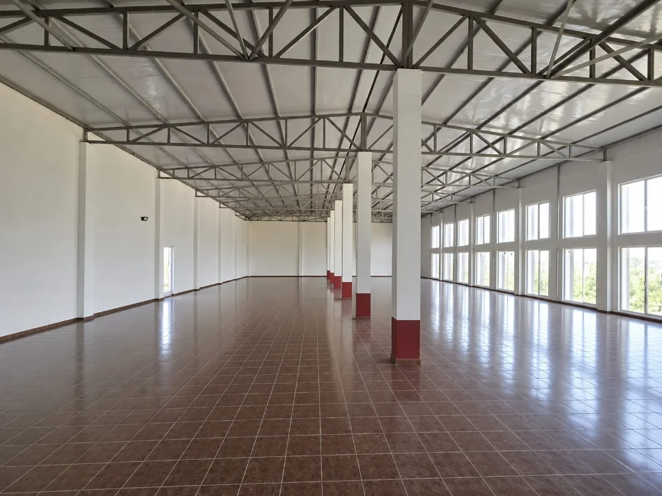 SHITET / JEPET ME QERA – Godinë Industriale e Madhe, Kukës – Pranë Kufirit me Kosovën