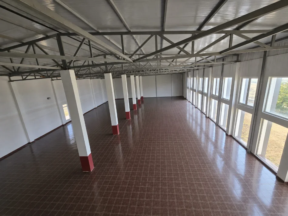 SHITET / JEPET ME QERA – Godinë Industriale e Madhe, Kukës – Pranë Kufirit me Kosovën