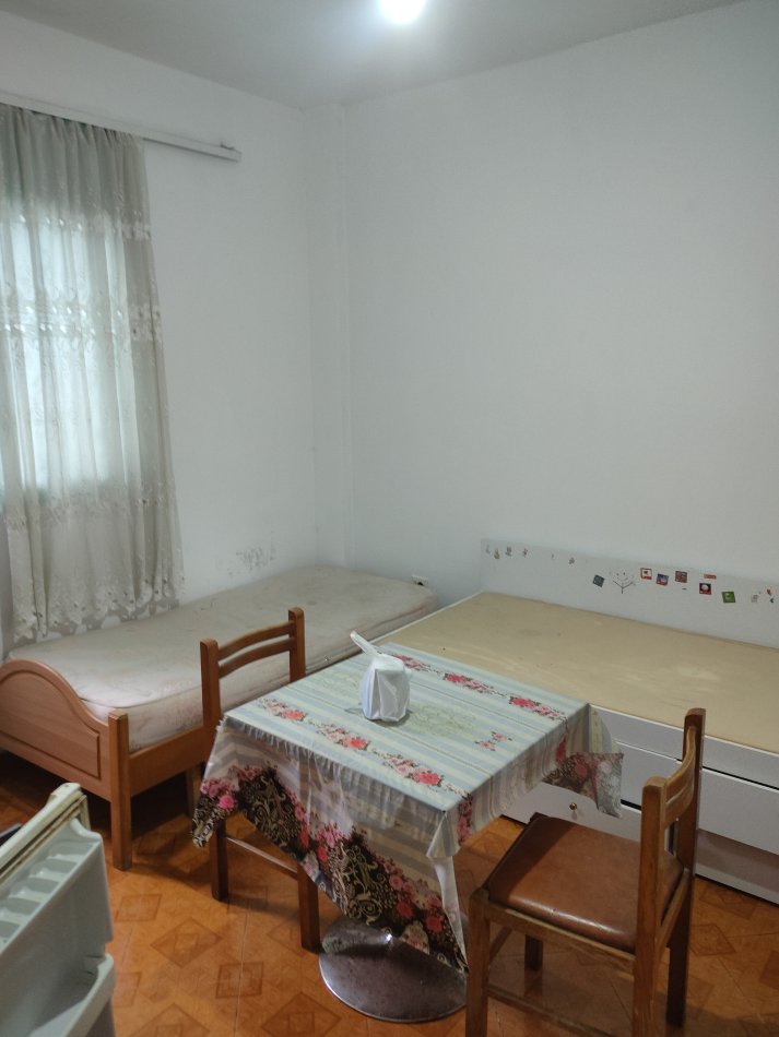 Tirane, jepet me qera garsonier Kati 1, 56 m² 170 € (Rruga Budi, Qytet studenti)