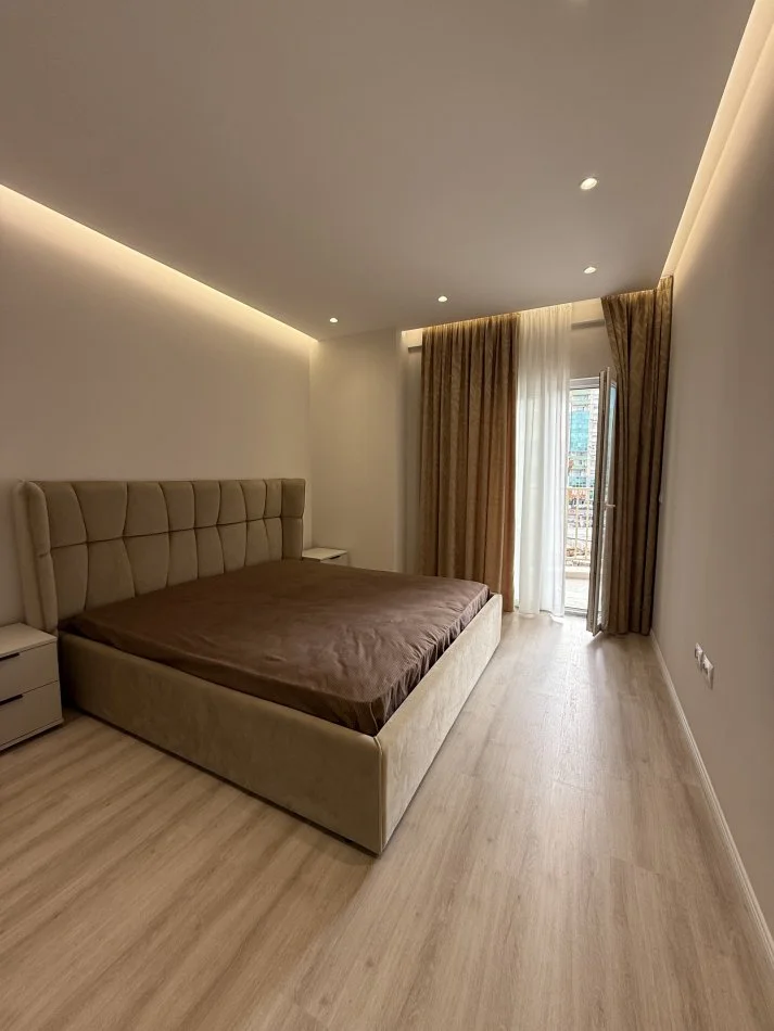 Tirane, jepet me qera apartament 1+1 Kati 3, 63 m² 700 € 