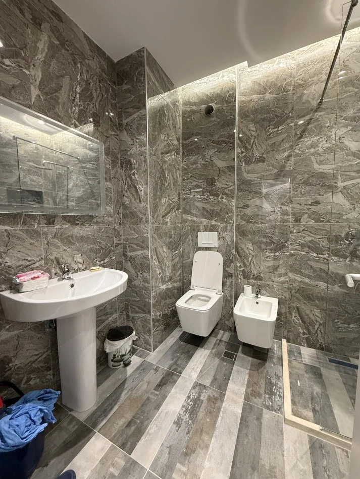 Tirane, jepet me qera apartament 1+1 Kati 3, 63 m² 700 € 