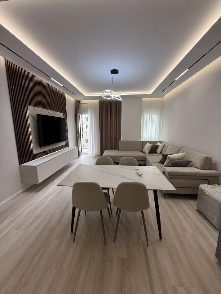 Tirane, jepet me qera apartament 1+1 Kati 3, 63 m² 700 € 