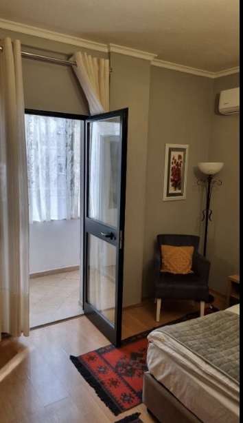 Tirane, jepet me qera nga Pronari, pa-komision apartament 1+1+Ballkon Kati 2, 75 m² 600 € (Rr. Petro Nini Luarasi)