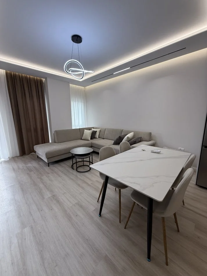 Tirane, jepet me qera apartament 1+1 Kati 3, 63 m² 700 € 