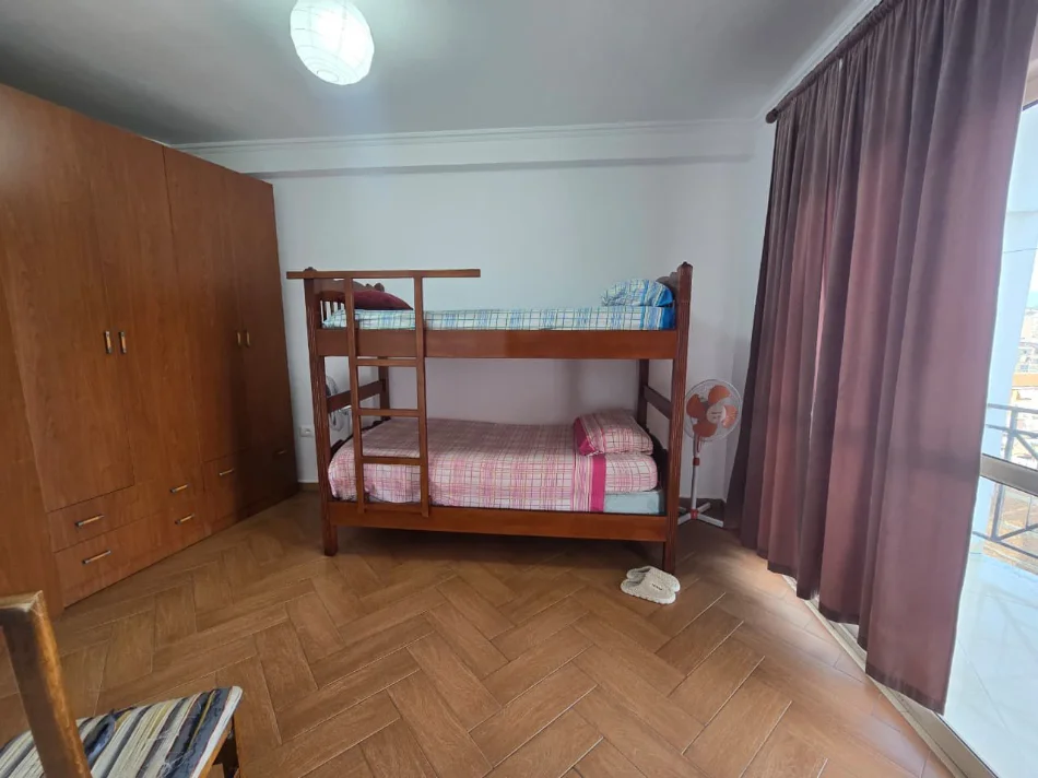 Tirane, jepet me qera apartament 2+1+Ballkon Kati 9, 111 m² 650 € 