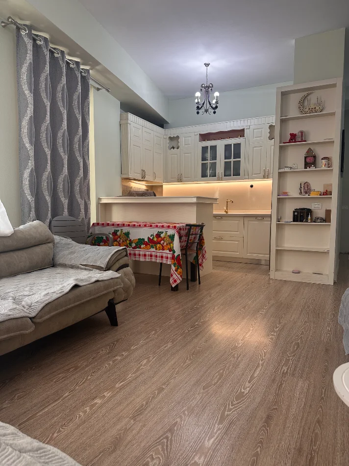 Tirane, shes apartament 3+1+Ballkon Kati 3, 180 m² 397.000 € (Rruga Frosina Plaku)